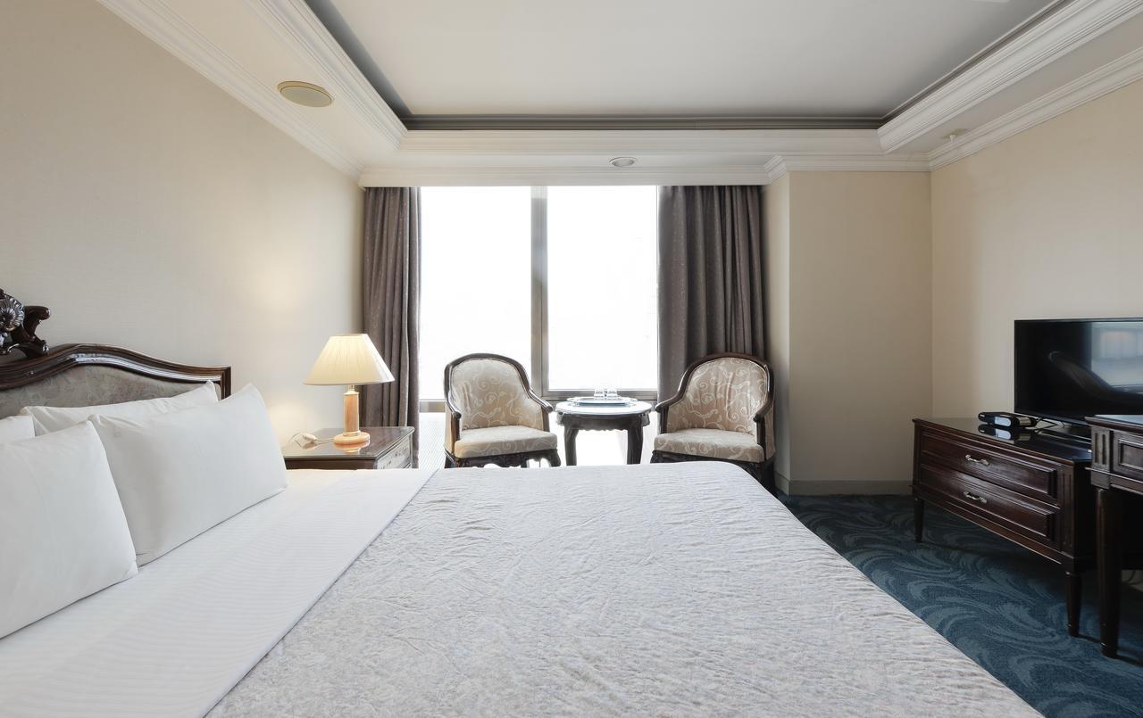 Forbes Hotel Тайчжун Экстерьер фото